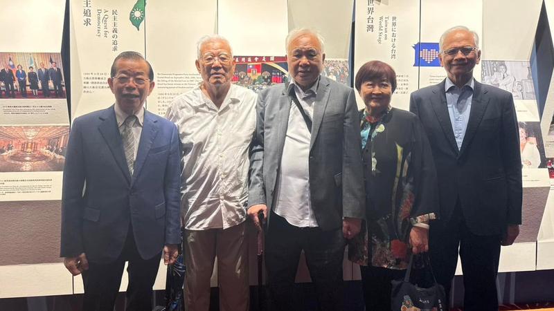 民進黨創黨小組在圓山飯店重聚。(圖/翻攝自謝長廷臉書)