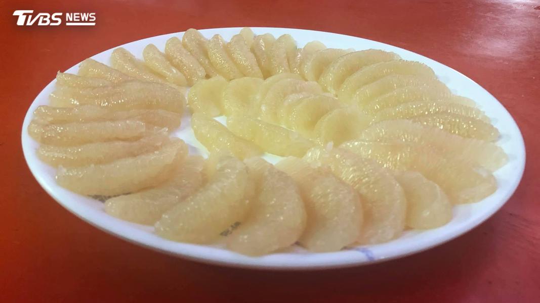 文旦跟葡萄柚都含有「呋喃香豆素」,服用降血壓藥、抗心律不整藥者都不太建議食用。(圖/陳詩璧攝)