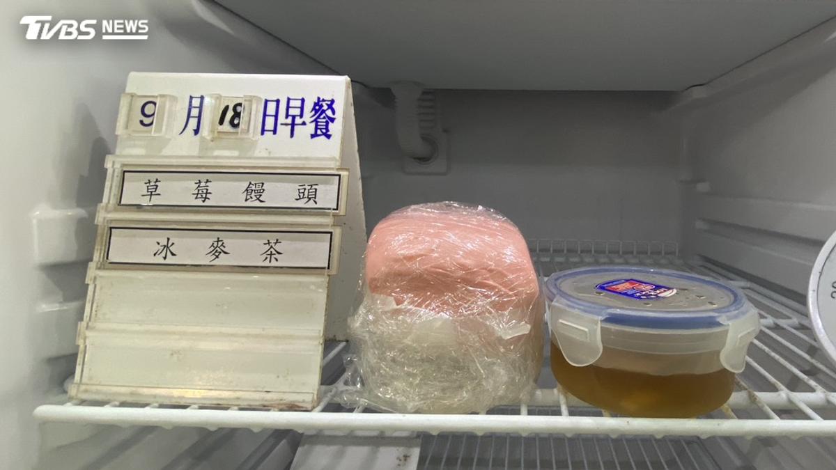 謝典霖深夜進看守所!編號0056 早餐吃草莓饅頭