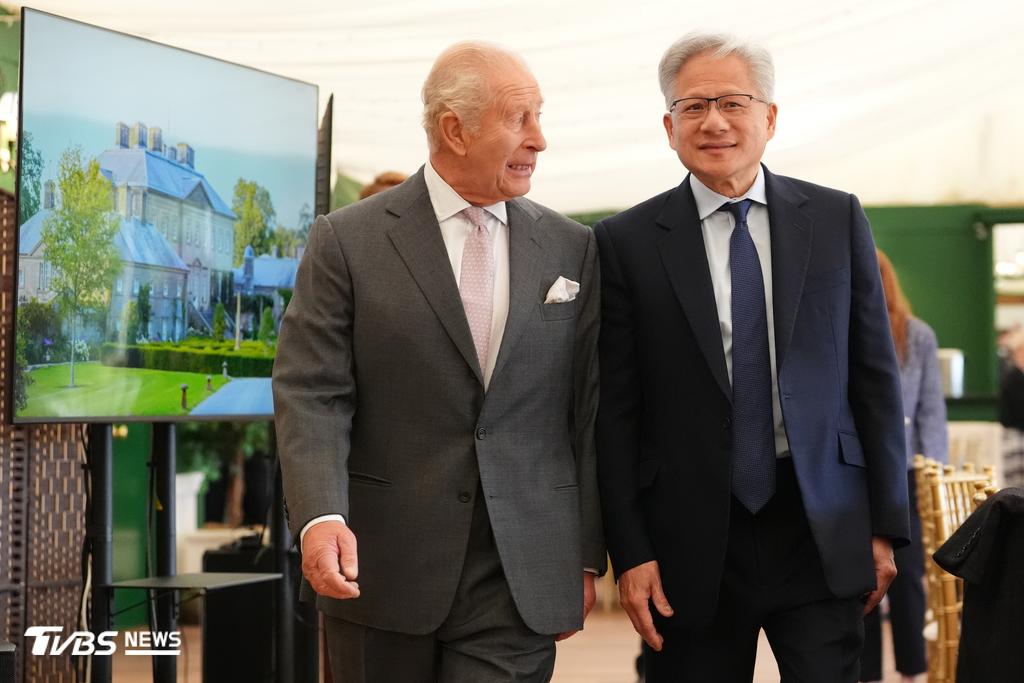 黃仁勳昨(17)日在蘇格蘭出席由英王查爾斯三世（King Charles III）召集的AI峰會（圖／達志影像美聯社）