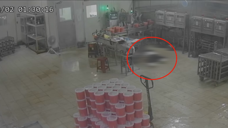 台南一名男子在食品公司工作期間突然倒地身亡,家屬質疑是超時過勞釀成悲劇。(圖/翻攝_Threads)