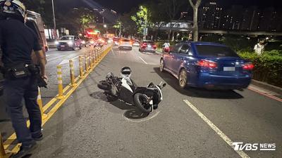淡水廂型車跨雙白線!18歲騎士撞上「滑至對向」驚險畫面曝