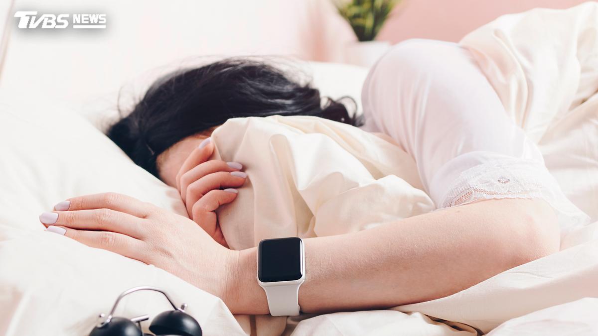 Apple Watch睡眠分數低好焦慮!醫揭真相:太依賴數字恐越睡越累