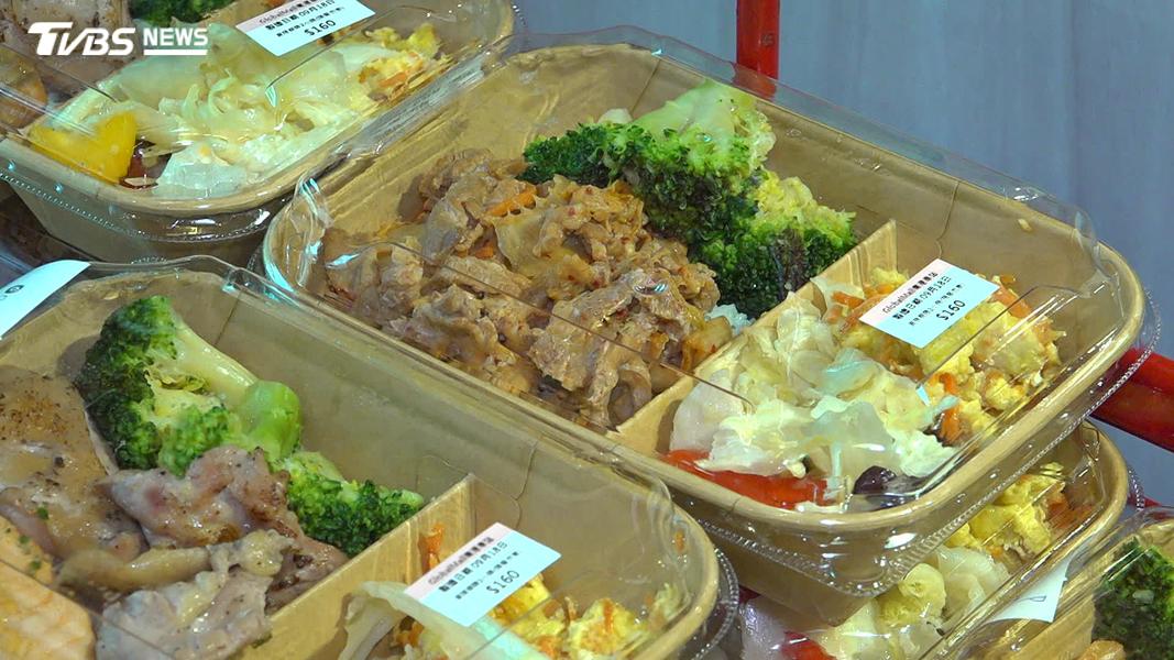 旅客最在意價格和速度,車站便當130至150元成甜蜜點。(圖/TVBS)