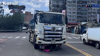 疑內輪差視線死角!樹林大貨車轉彎 女騎士慘遭捲進車底