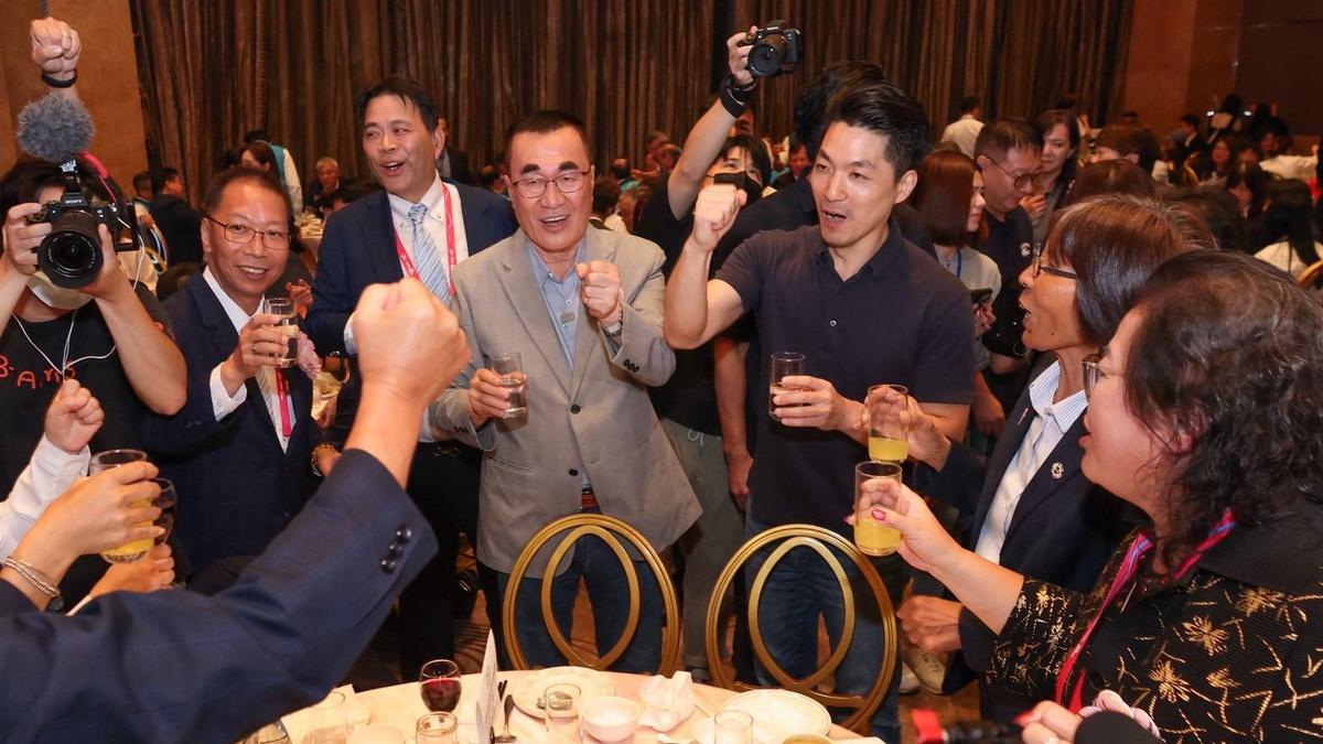 李四川蔣萬安一同出席金仲獎頒獎典禮 以捷運串聯打造雙北30分鐘核心生活圈