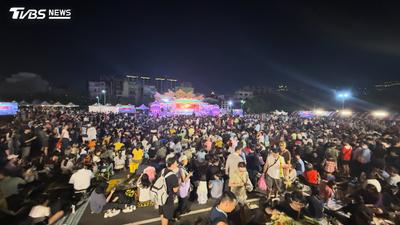 開玩笑成真!《鍘美藝術節》首演人潮爆滿 主辦方考慮辦下一屆