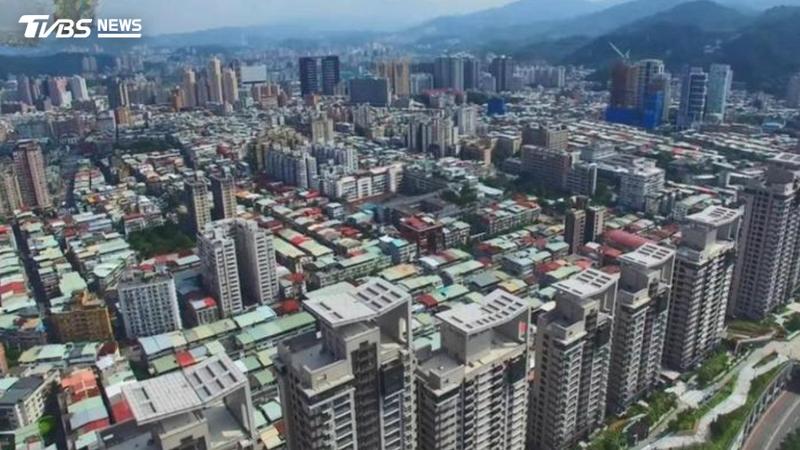 央行鬆綁房市信用管制,阿宅地產顧問蕭大立認為,台灣房價不會再跌了。(圖/TVBS資料畫面)