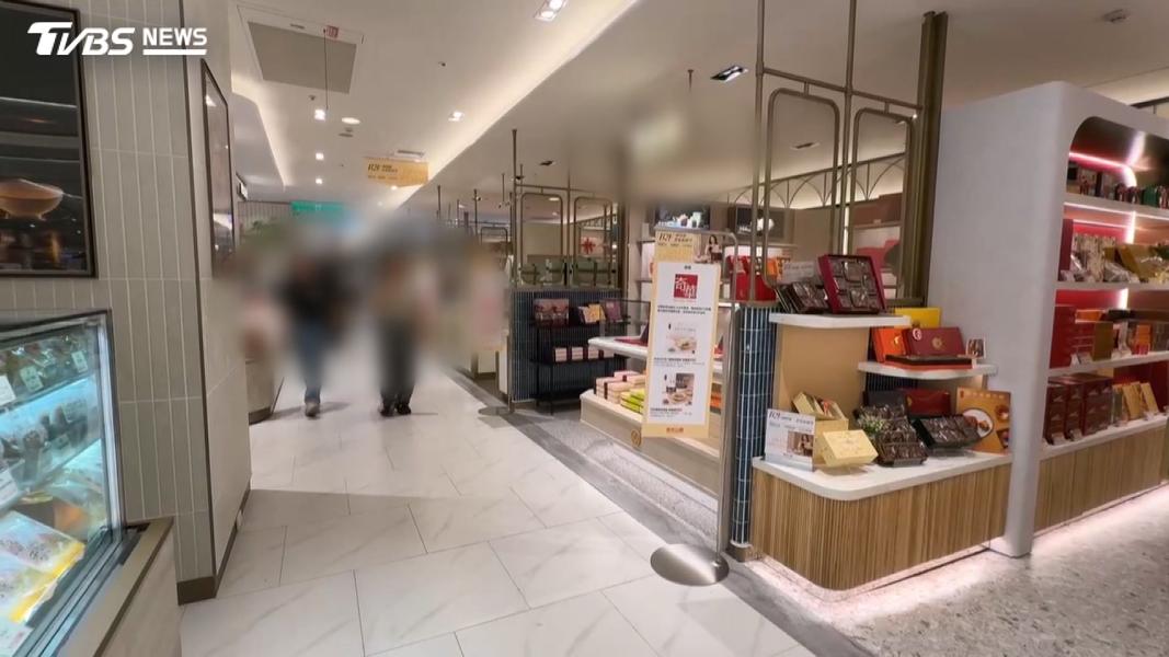 店員淡定的態度,表達無法更換的立場,最後考量現場人員安全,讓男子更換後自行離開。(圖/民眾提供)