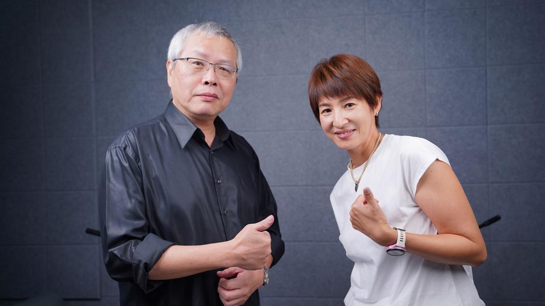 TVBS Podcast《新聞幕後:鏡頭之外》本集由主持人夏嘉璐(右)與資深媒體人范立達(左)對談,從陳幸妤與第一家庭新聞,解析政治人物子女面對的媒體壓力及報導界線。(圖/《新聞幕後》提供 )