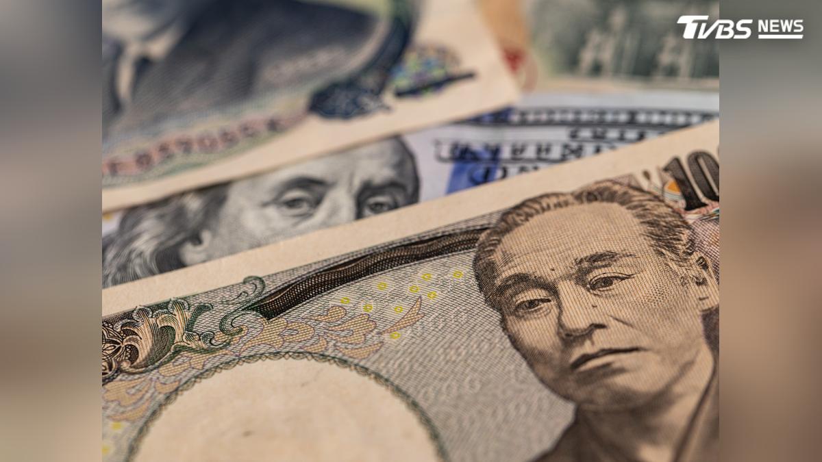 日圓狂跌至158關卡!日本政府、日銀緊急出手「準備干預」