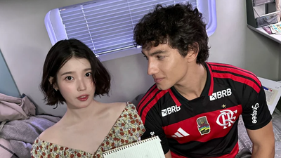 IU新歌MV驚見Netflix男神!跨時空大談虐戀 深情男主角超狂背景曝光
