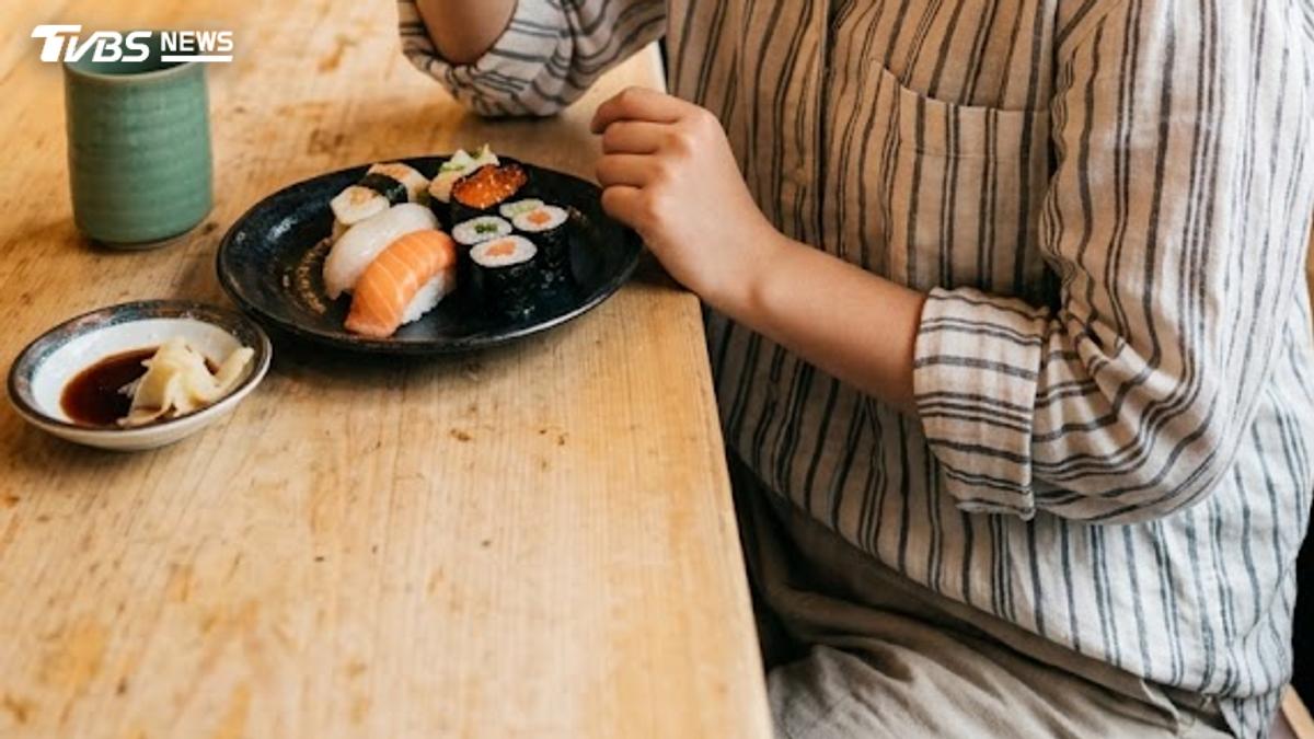 快訊/9歲女童壽司店用餐癲癇發作 意識不清急送醫
