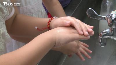 手機、床單細菌多就會生病?醫師揭「感染關鍵」與「居家清潔」重點
