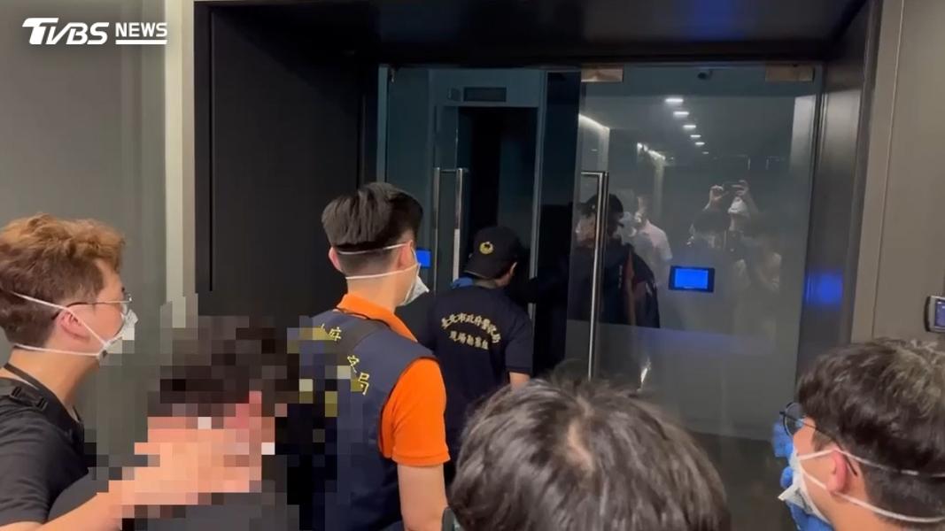 警方於科技公司冰櫃尋獲遺體。(圖/TVBS)