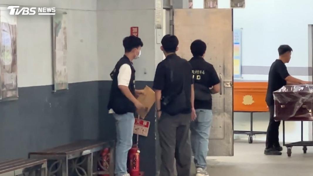 受害女子今下午於台中相驗。(圖/TVBS)