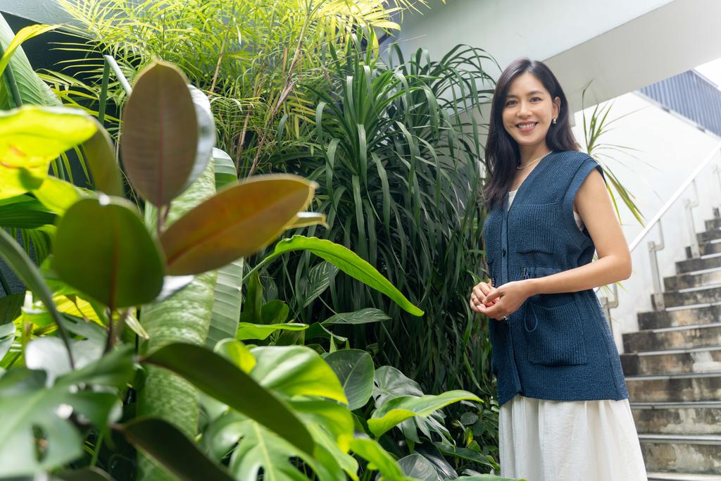 張家慧和導演徐麗雯合作，形容像視覺上「晶瑩剔透」。（圖／大愛提供）