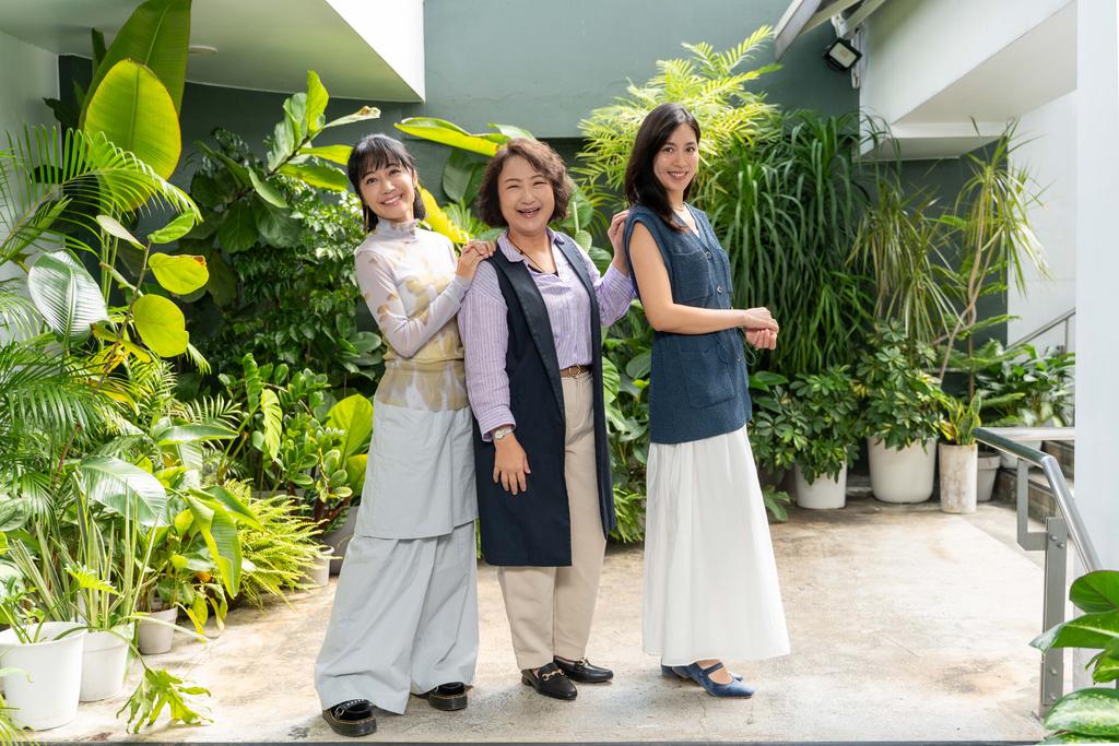 左起陳婉婷、廖梨伶、張家慧分享拍攝花絮。（圖／大愛提供）