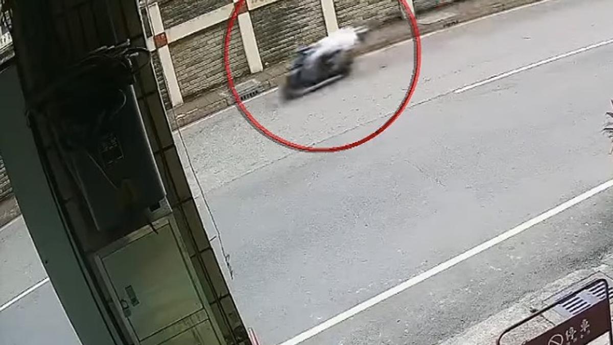 樹林男酒駕撞死清潔婦!「騎車橫躺」畫面曝 侯友宜急慰問家屬