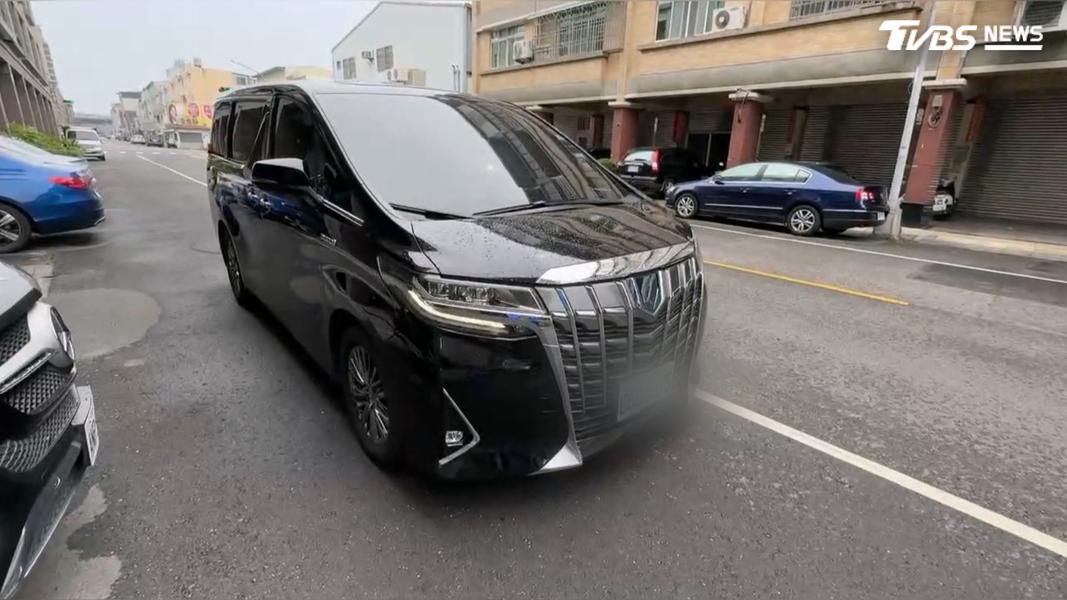 民眾以租代買四輛豪車,結果租賃業者突傳破產,害民眾還得花近300萬元贖車。(圖/TVBS)