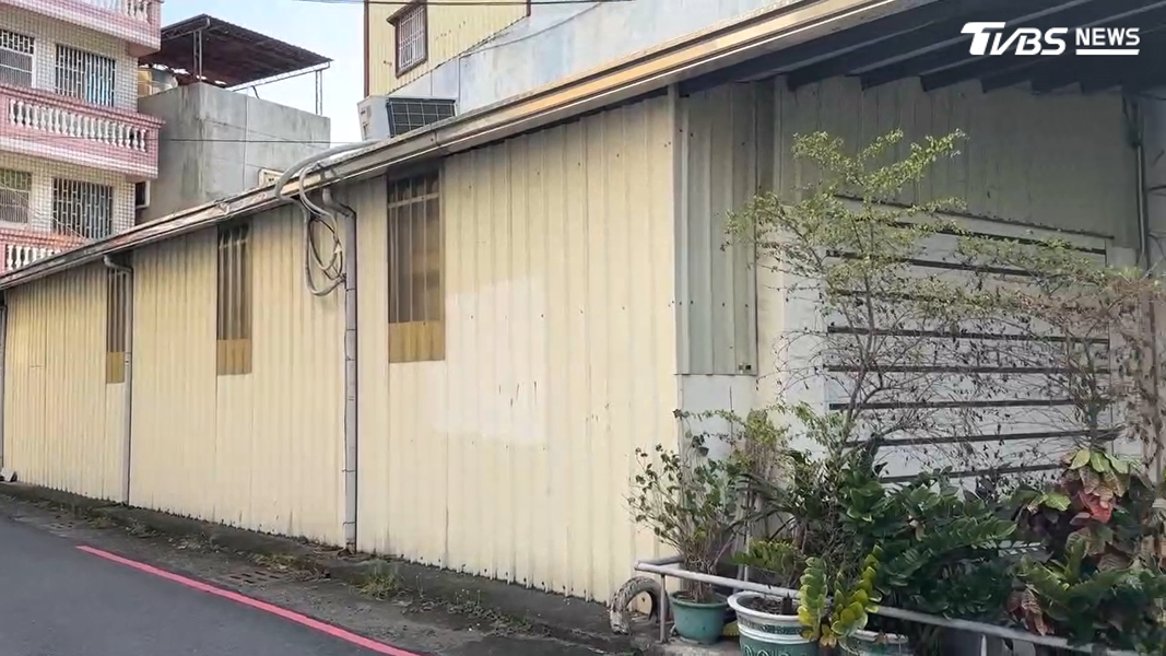 台南的租賃公司人去樓空,業者電話關機,鄰居說已經有看到廠商及銀行人員上門。(圖/TVBS)