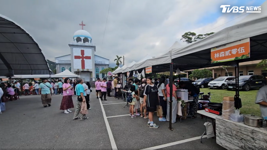 洪災週年暖心市集登場,災民親手做水餃月餅,重建生活有盼望。(圖/TVBS)