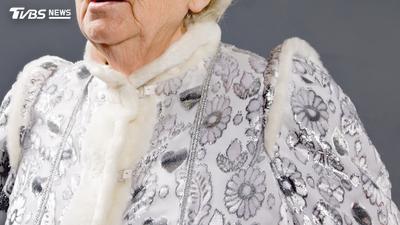 爆罹阿茲海默症!知名「黑寡婦」女星離世 享壽84歲