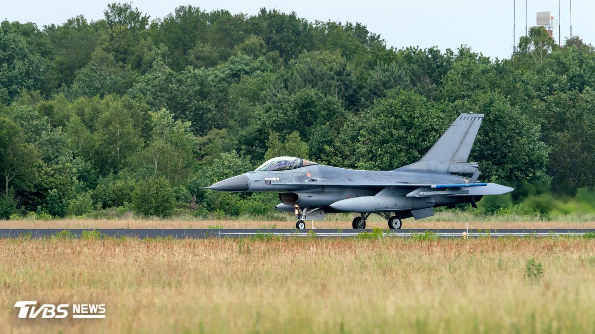 川普人在大衛營!民航機突闖禁航區 美軍F-16急升空攔截
