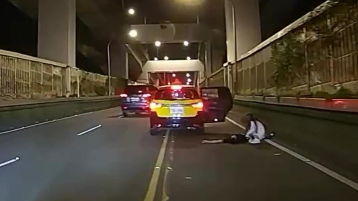 胡鬧!乘客半路開門跳車 運將2度報警