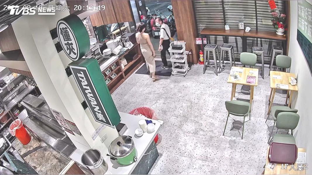素食店驚見「反鎖翻包」男!裝瘋賣傻企圖脫身 監視器全都錄(圖/TVBS)