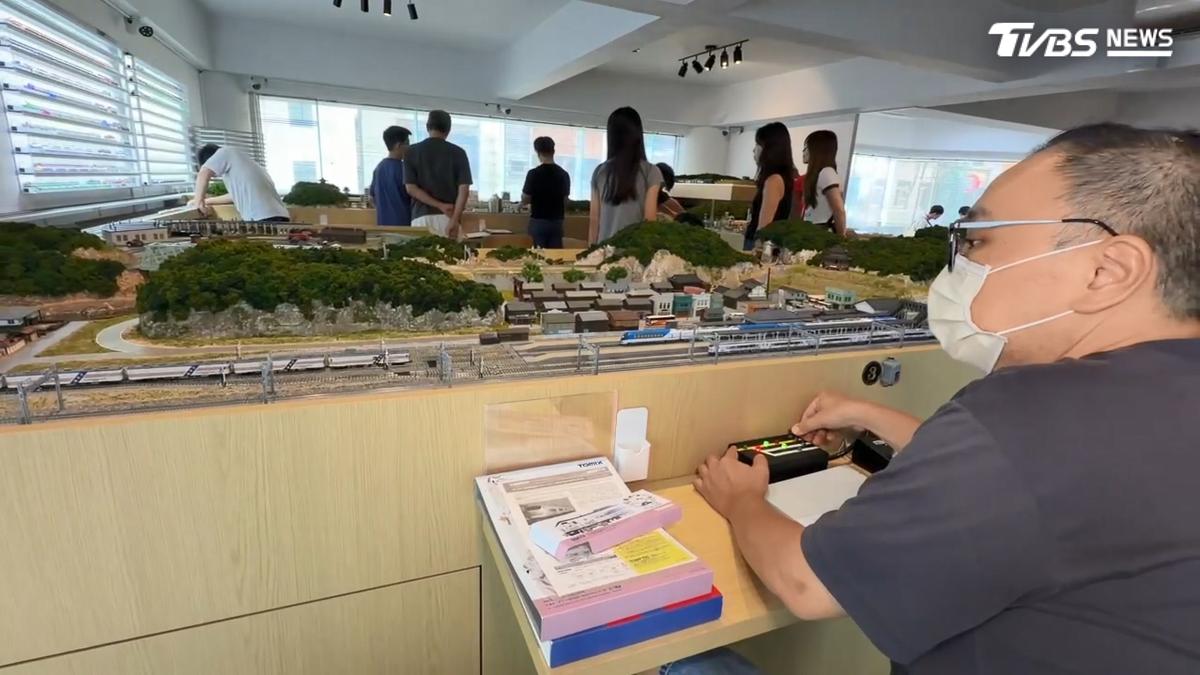 金融男退休燒百萬 親手打造鐵道模型館