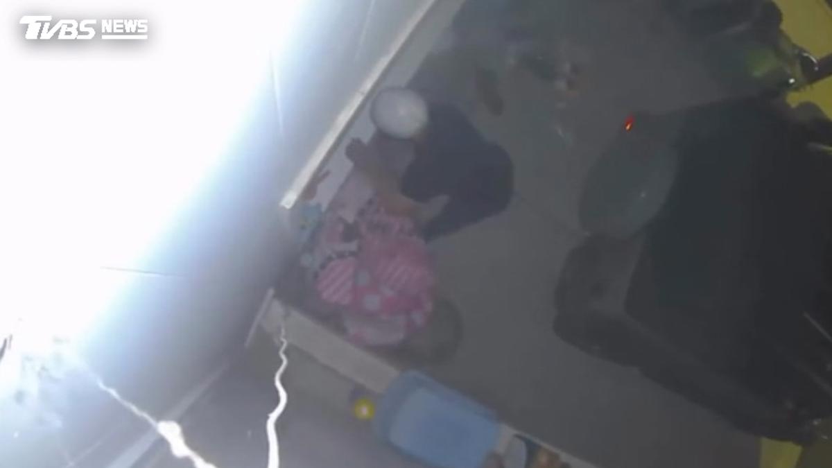 交保2天又犯案 賊欲闖屋見鄰辯:我是便衣警