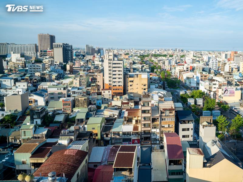 男網友想到台中買房投資,但卻被在地女友極力反對。(示意圖/Shutterstock達志影像)