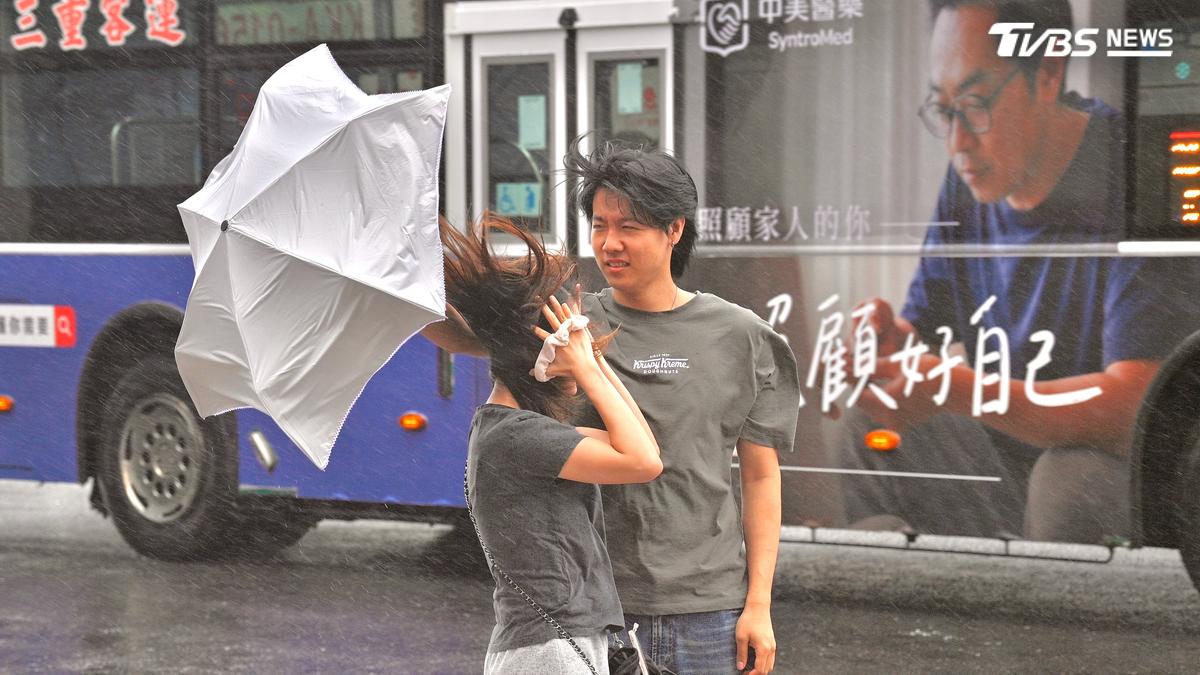 天氣/中秋連假恐有雨!中颱杜鵑「大迴轉掃日本」 熱帶擾動下週逼近