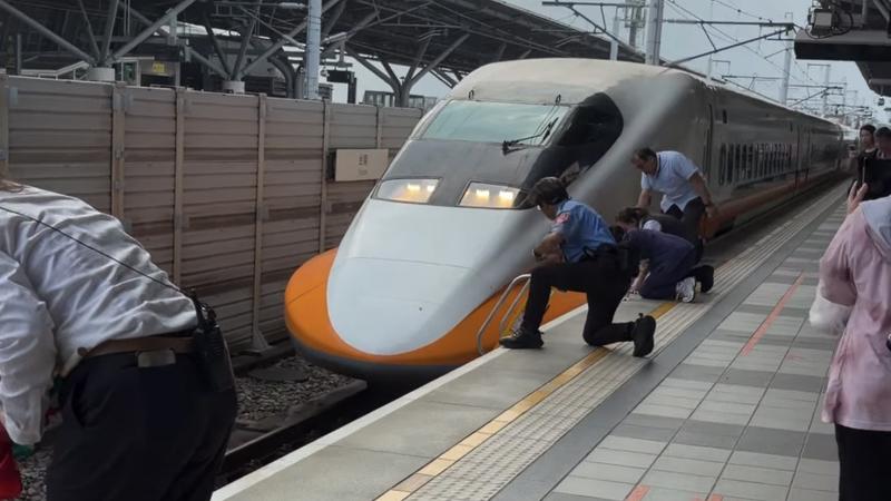 台南高鐵站驚傳墜軌案件。(圖/網友@jimbtcusdt授權提供)