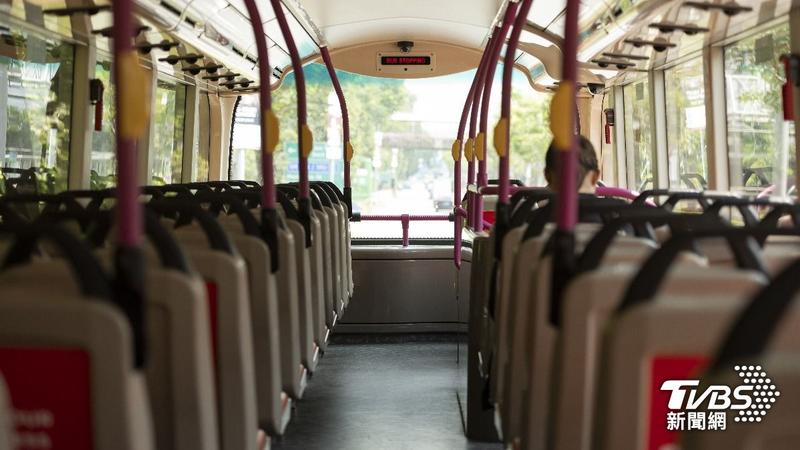 男子在公車上利用下體磨蹭少年乘客,最終遭判刑9個月。(示意圖/Shutterstock達志影像)