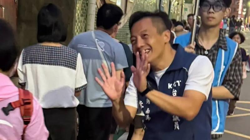國民黨台北市議員李明賢呼籲大眾別為政治立場抹煞台灣的美食小吃。(圖/取自李明賢臉書)