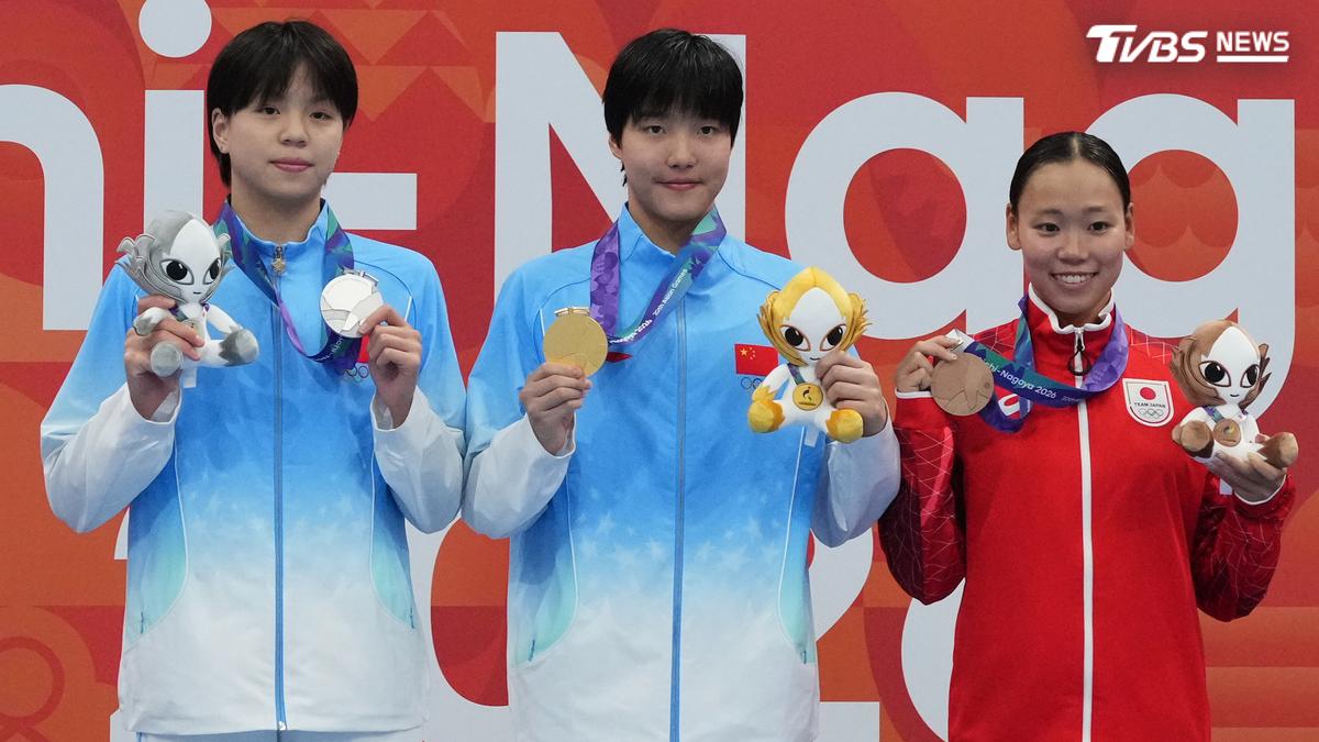 中國13歲天才少女「破紀錄奪金」!200公尺蝶式狂甩對手3秒