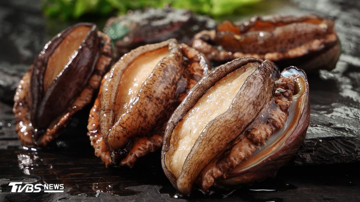 高中師拍片「摸鮑魚」遭批性暗示!學生崩潰:好噁心 校方火速通報
