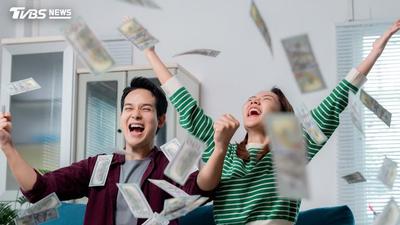 中秋後「4生肖」旺爆!貴人帶路財運大開 錢滾錢賺翻了