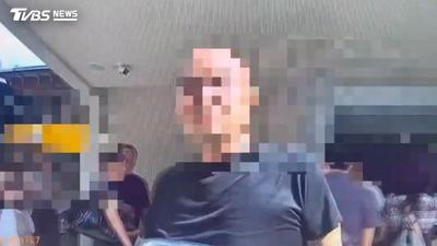 台北地下街搶滅火器砸螢幕!莽男再衝進車陣 推倒騎士釀3傷