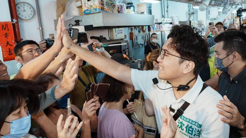 民進黨台北市長參選人沈伯洋聲勢崛起,掀起一股「洋流」話題。(圖/沈伯洋臉書)