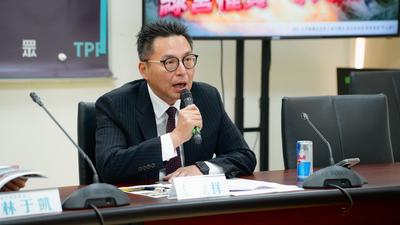 鬍鬚張少東挺蔣萬安遭出征!白黨團嗆民進黨:放任青鳥搞文革鬥爭
