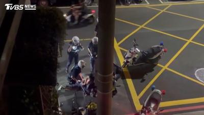 獨家/通緝犯遇盤查秒逃!警街頭奔追壓制 搜出K毒、查扣手機「數位鑑識」