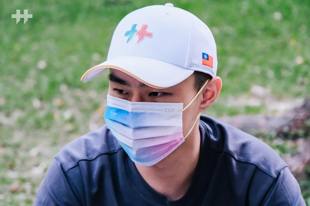 國慶紀念帽依然有中華民國國旗元素。（圖／慶籌會提供）