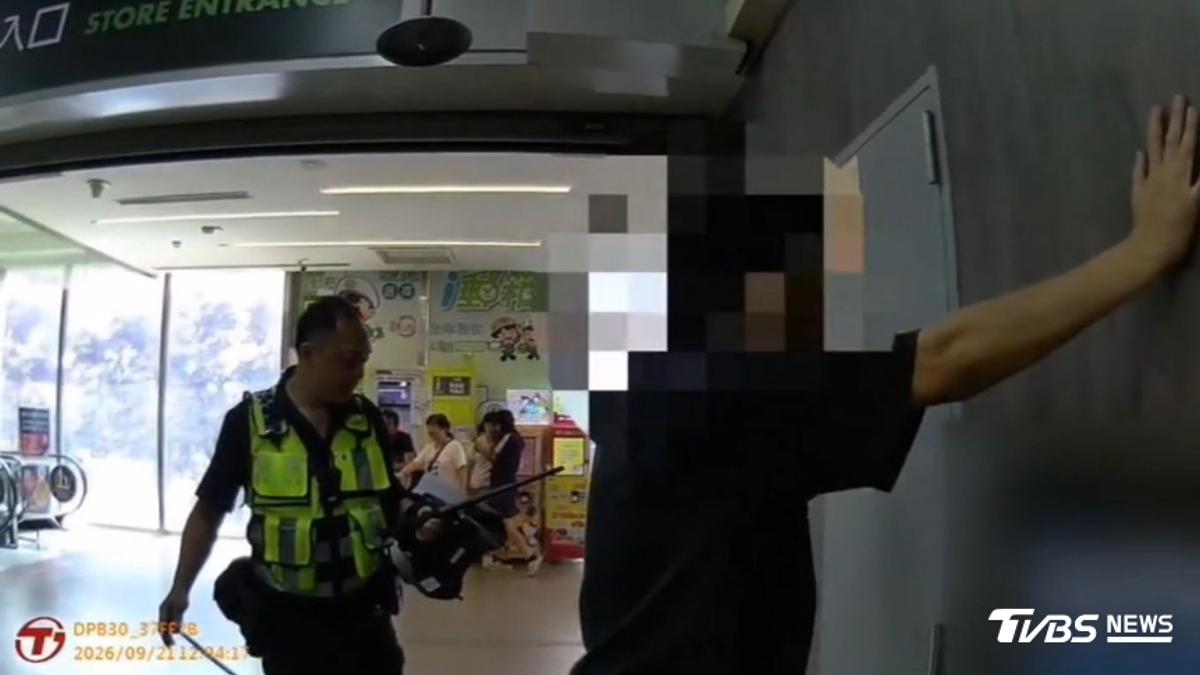 控退貨遭拒!男亮「水果刀」恐嚇 警奔賣場圍捕
