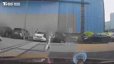 獨/女童持續哭鬧!父打頭飛踢 心理師:家長先冷靜最重要