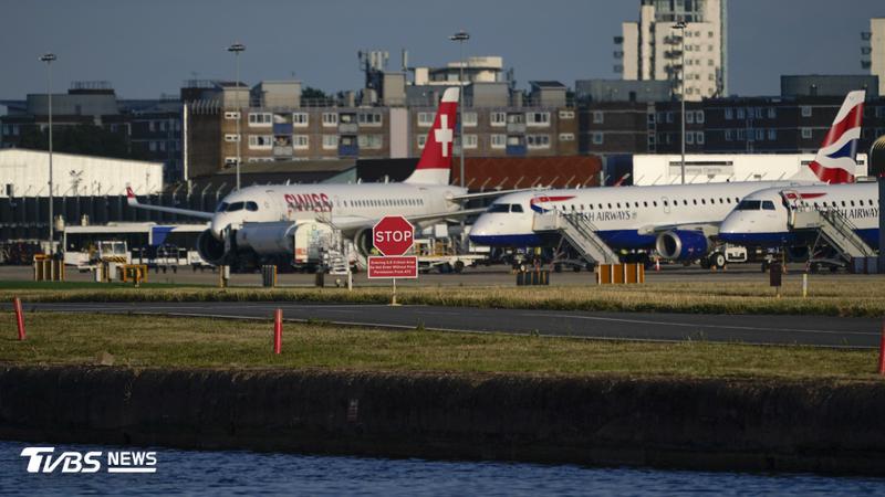 英國空管半月死機2次,200航班慘遭砍、旅客氣炸。(圖/達志影像美聯社)