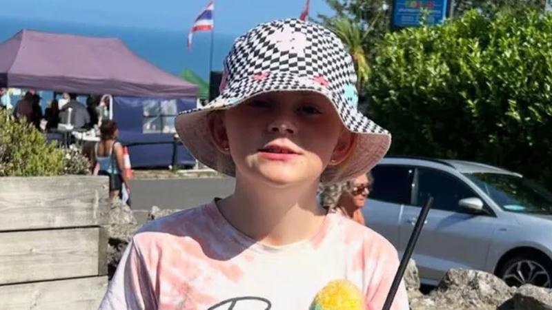 英國11歲女童在泥地玩匍匐前進時,遭樹枝刺穿肺動脈。(圖/翻攝gofundme)