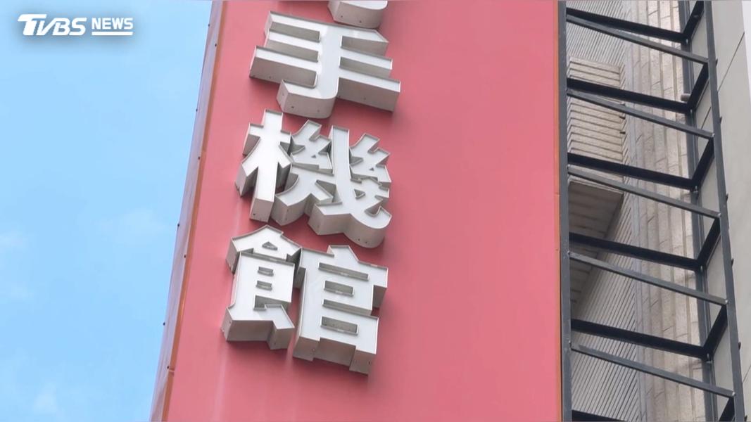 這家通訊行在全台共有37家門市,台南就佔了15家。(圖/TVBS)